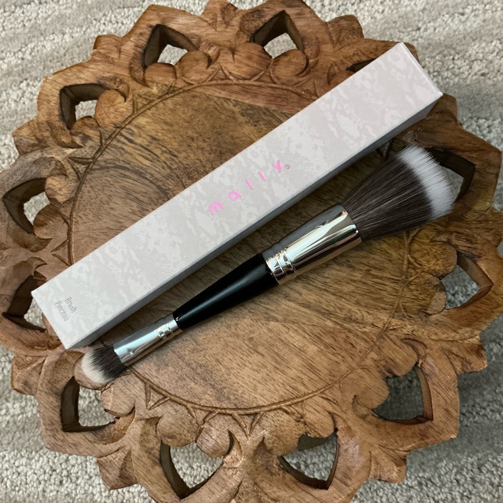 Molly Dual-Ended Makeup Brush - Black & Silver